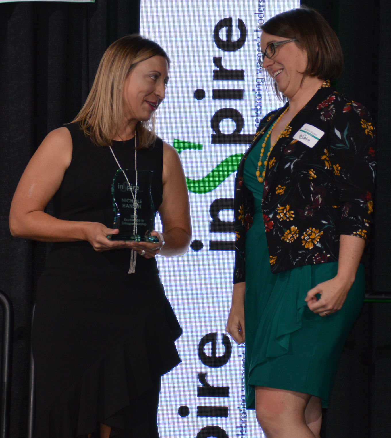 Natalia Wiita presents Excellence in Entrepreneurship award to Nichole Hansen